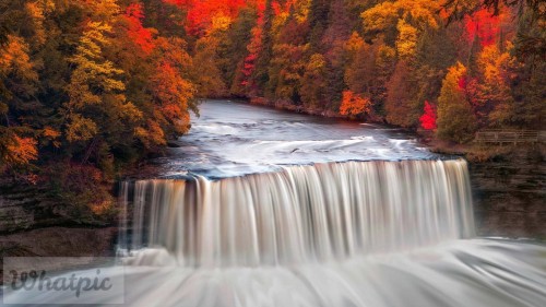 TahquamenonFalls_EN-US8966938934_1920x1080.jpg