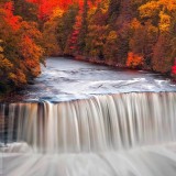 TahquamenonFalls_EN-US8966938934_1920x1080